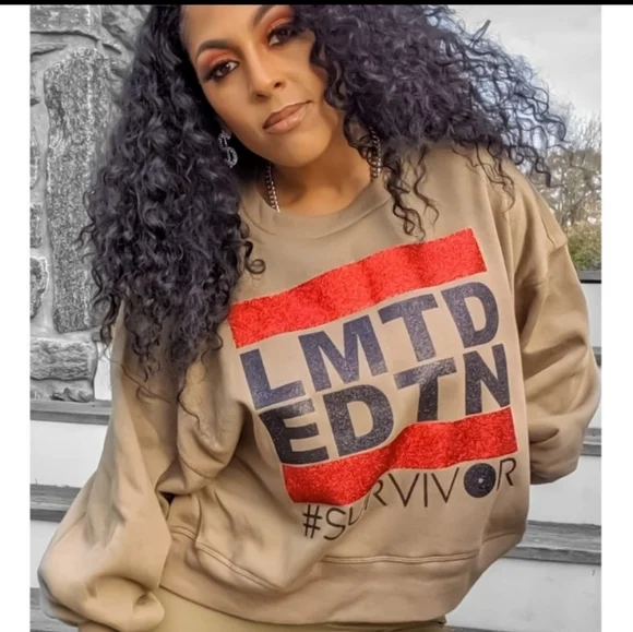 "Survivor" oversized sweatshirt - Picture 6 of 7